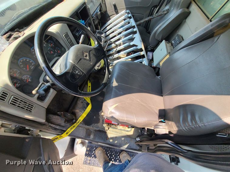 image for item DI6107 2012 International WorkStar 7500  crane truck