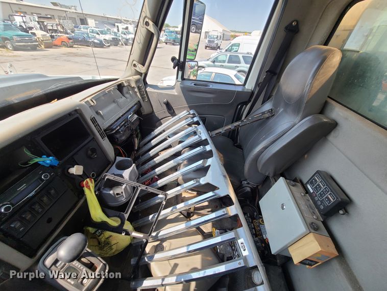 image for item DI6107 2012 International WorkStar 7500  crane truck