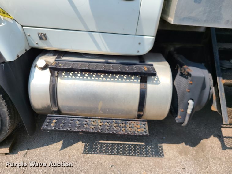 image for item DI6107 2012 International WorkStar 7500  crane truck