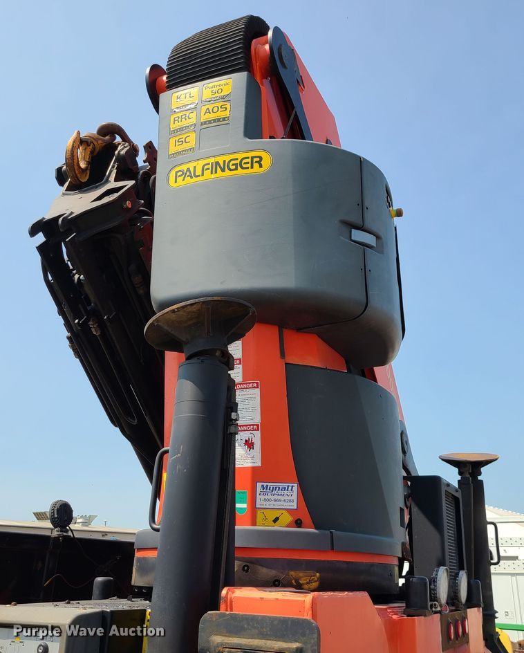 image for item DI6107 2012 International WorkStar 7500  crane truck