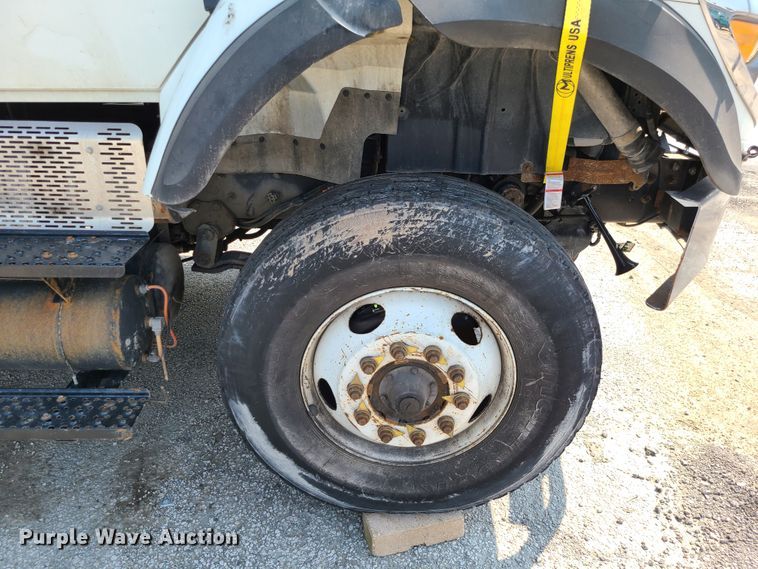 image for item DI6107 2012 International WorkStar 7500  crane truck