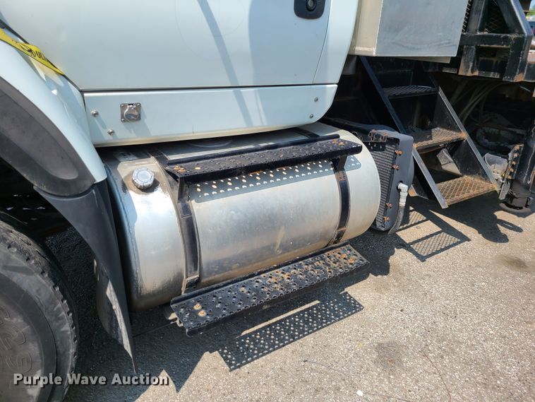 image for item DI6107 2012 International WorkStar 7500  crane truck