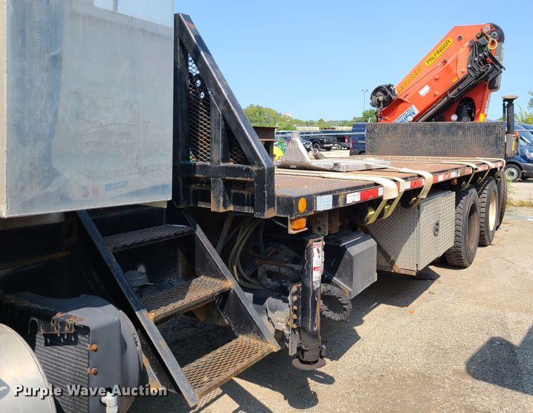image for item DI6107 2012 International WorkStar 7500  crane truck