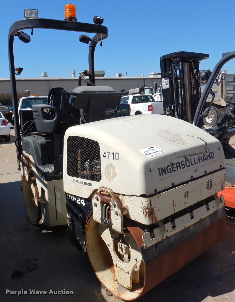 image for item DI6115 2000 Ingersoll Rand DD-24  double drum vibratory roller