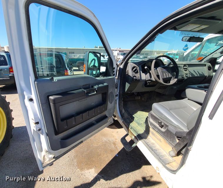 image for item DI6122 2012 Ford F350 Super Duty  pickup truck
