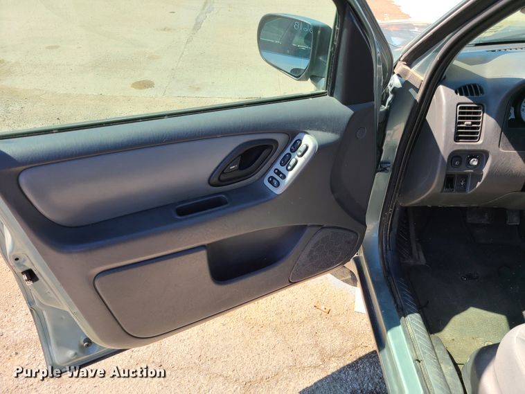 image for item DI6139 2005 Ford Escape  SUV