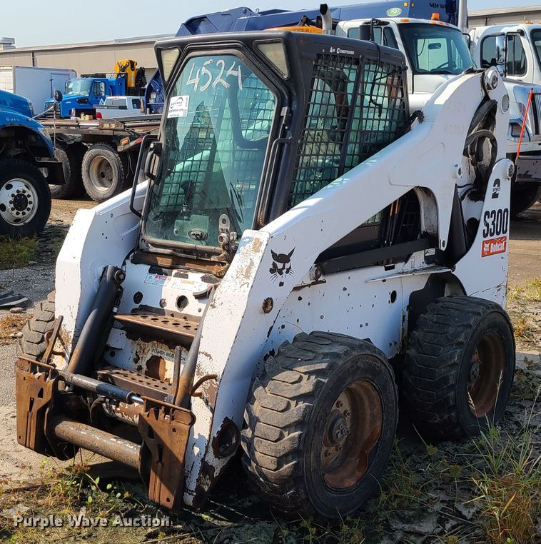 image for item DI6145 2009 Bobcat S300  skid steer loader