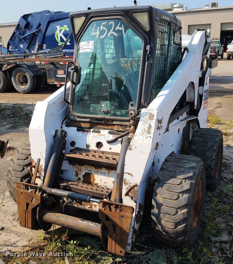 image for item DI6145 2009 Bobcat S300  skid steer loader