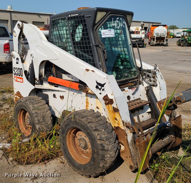 image for item DI6145 2009 Bobcat S300  skid steer loader