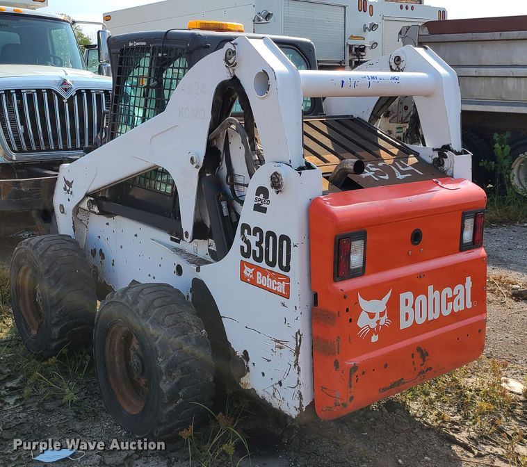 image for item DI6145 2009 Bobcat S300  skid steer loader