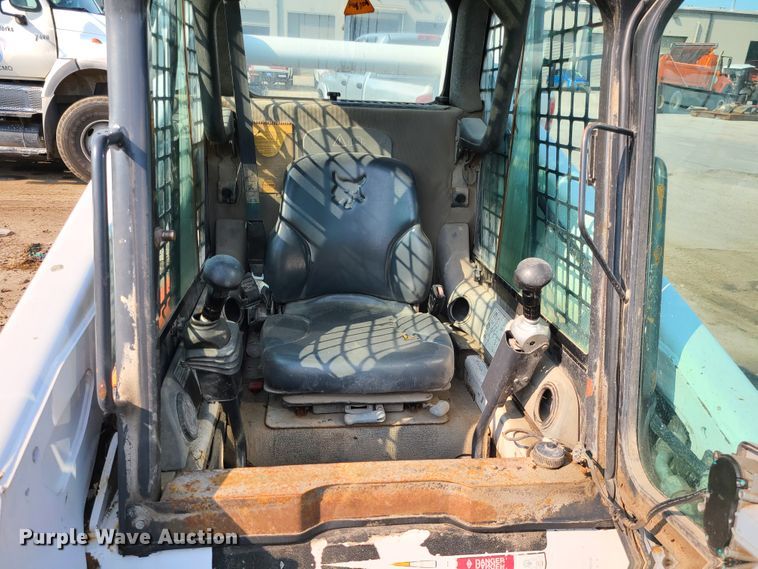 image for item DI6145 2009 Bobcat S300  skid steer loader