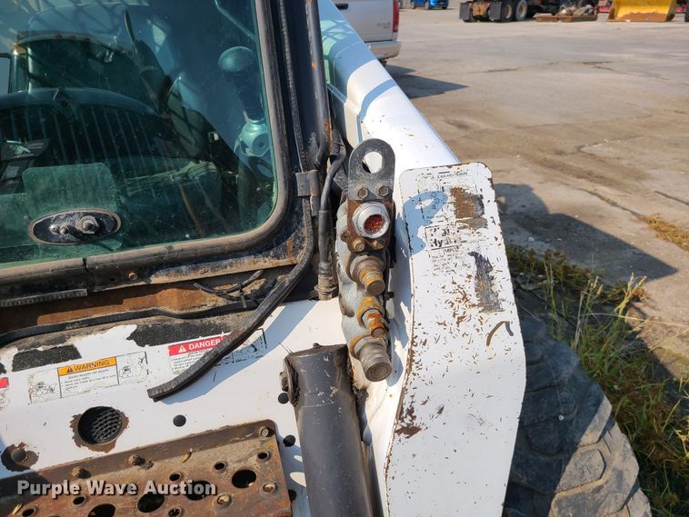 image for item DI6145 2009 Bobcat S300  skid steer loader