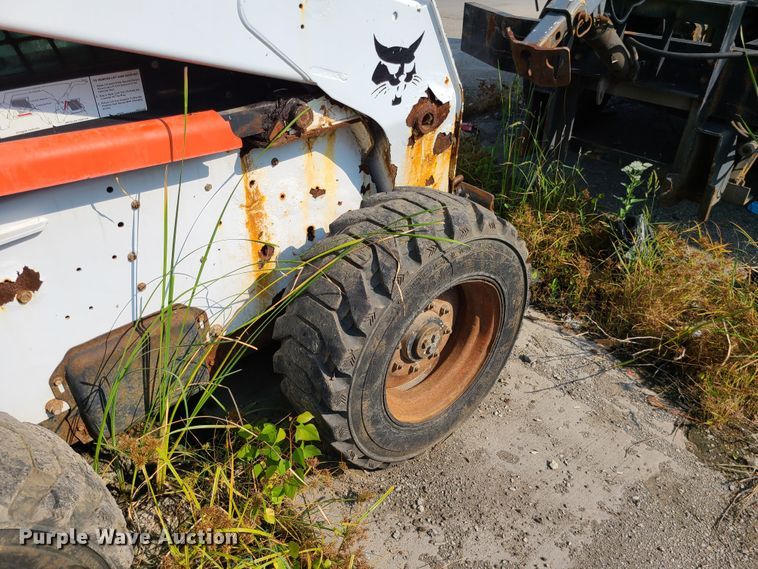 image for item DI6145 2009 Bobcat S300  skid steer loader