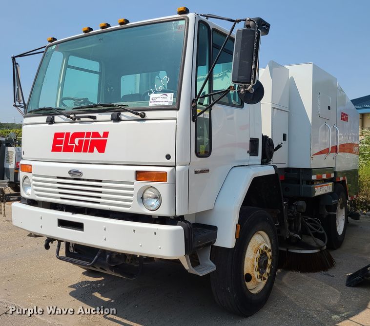 image for item DI6152 2007 Sterling SC8000  street sweeper truck