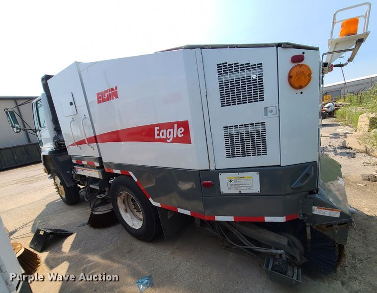 image for item DI6152 2007 Sterling SC8000  street sweeper truck