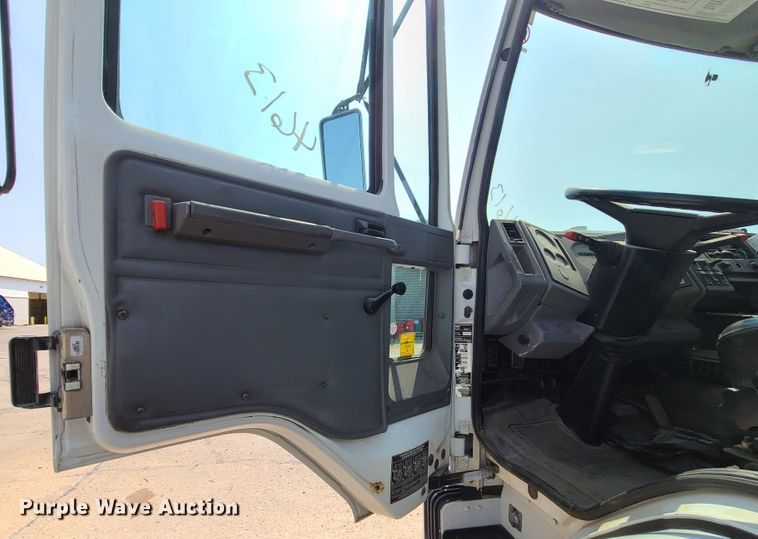 image for item DI6152 2007 Sterling SC8000  street sweeper truck