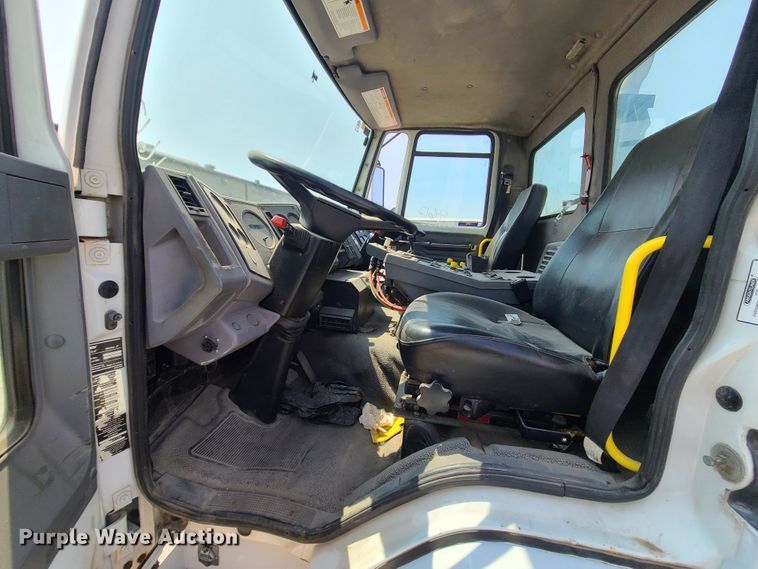 image for item DI6152 2007 Sterling SC8000  street sweeper truck