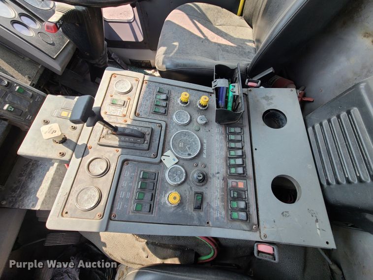 image for item DI6152 2007 Sterling SC8000  street sweeper truck