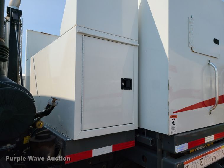 image for item DI6152 2007 Sterling SC8000  street sweeper truck