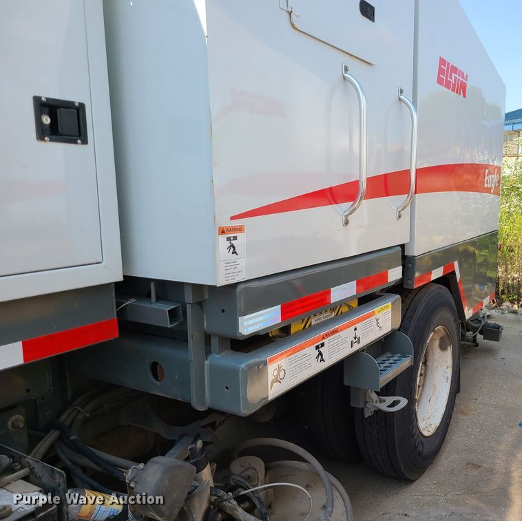 image for item DI6152 2007 Sterling SC8000  street sweeper truck