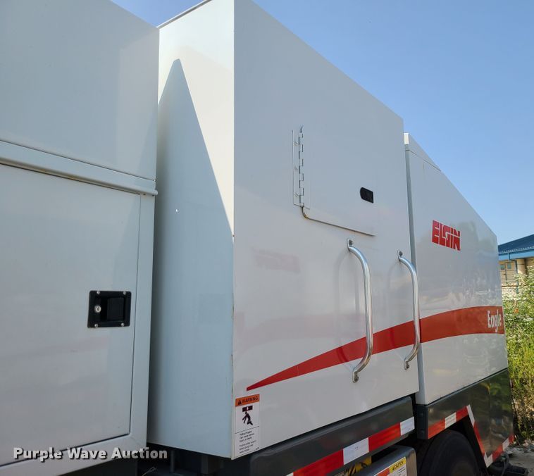 image for item DI6152 2007 Sterling SC8000  street sweeper truck