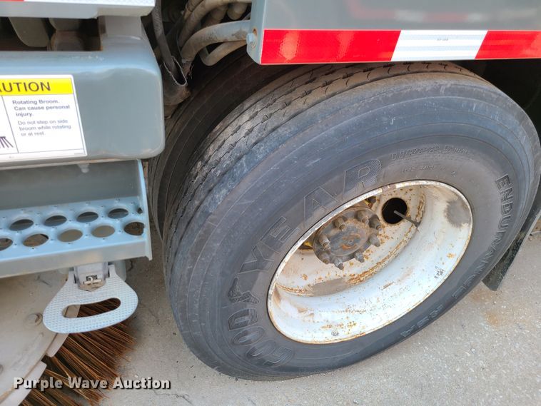 image for item DI6152 2007 Sterling SC8000  street sweeper truck