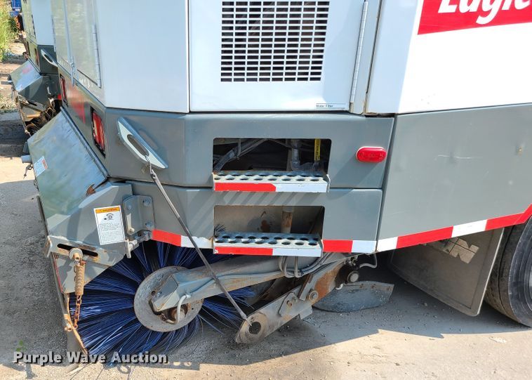 image for item DI6152 2007 Sterling SC8000  street sweeper truck