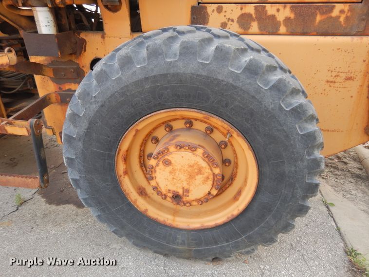 image for item DI6169 1996 Case 621B  wheel loader