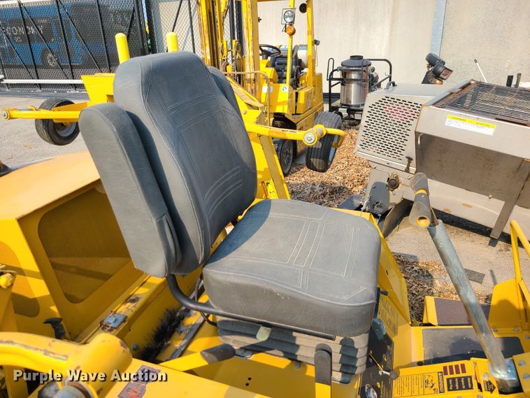 image for item DI6175 Hustler 4600  lawn mower