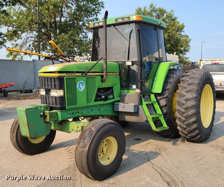 image for item DI6187 1994 John Deere 7200  tractor