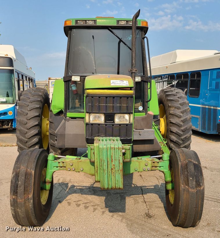 image for item DI6187 1994 John Deere 7200  tractor