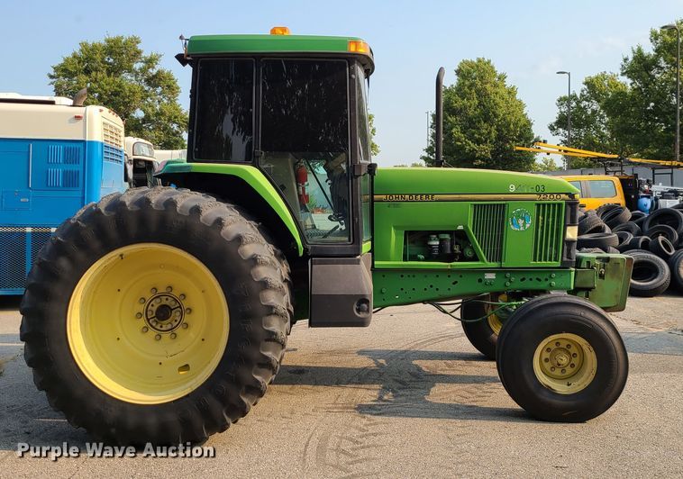 image for item DI6187 1994 John Deere 7200  tractor