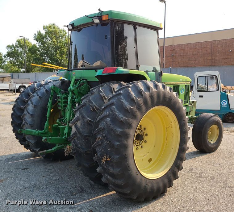 image for item DI6187 1994 John Deere 7200  tractor