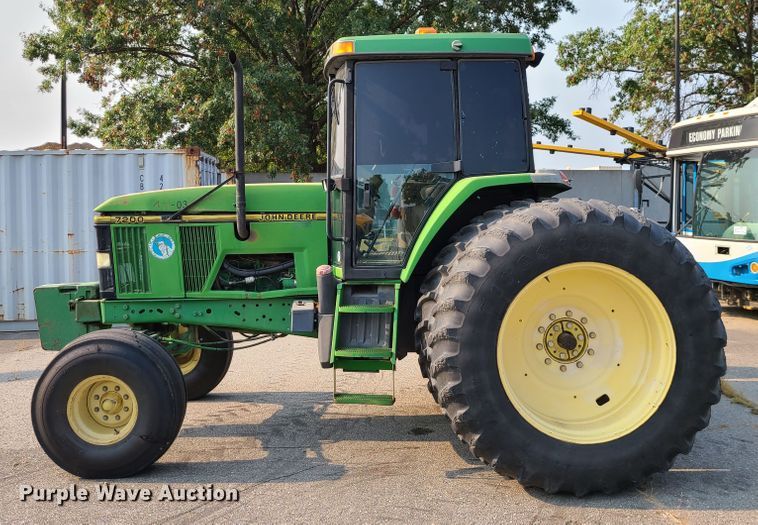 image for item DI6187 1994 John Deere 7200  tractor