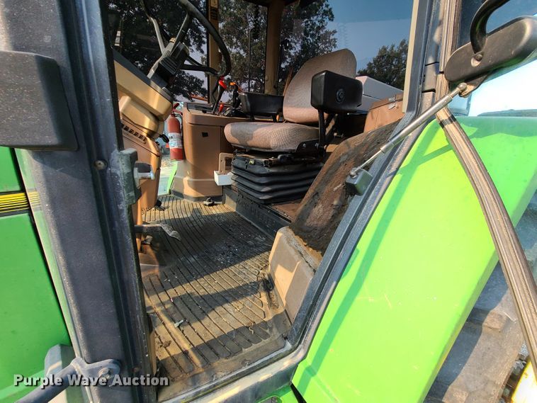 image for item DI6187 1994 John Deere 7200  tractor