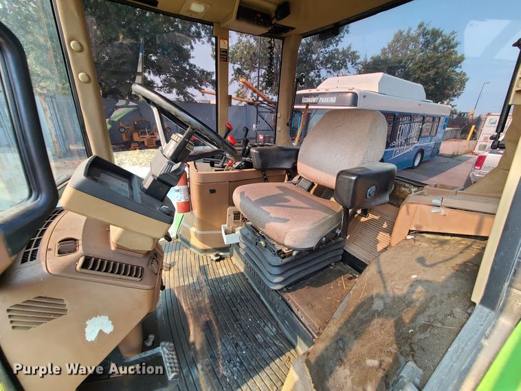 image for item DI6187 1994 John Deere 7200  tractor