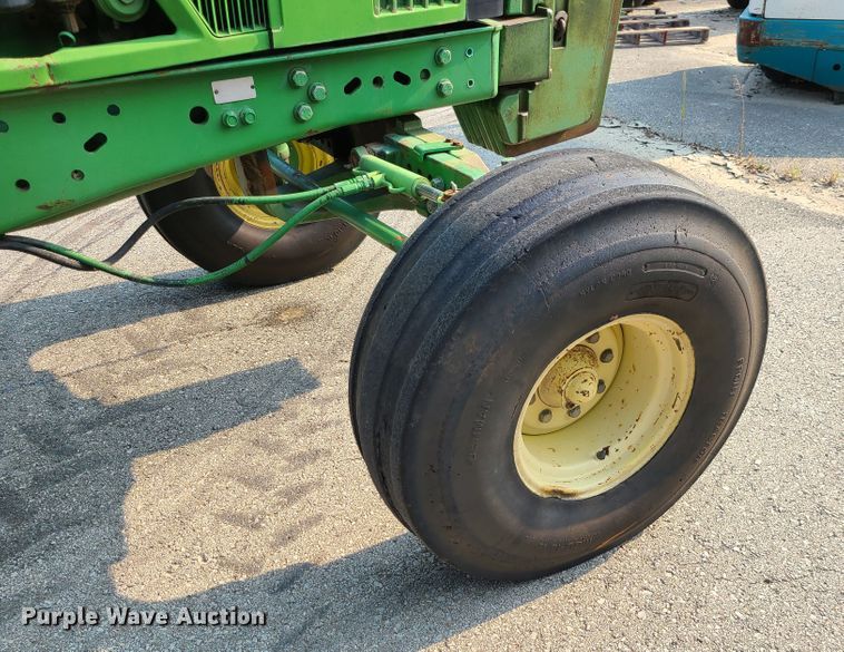 image for item DI6187 1994 John Deere 7200  tractor