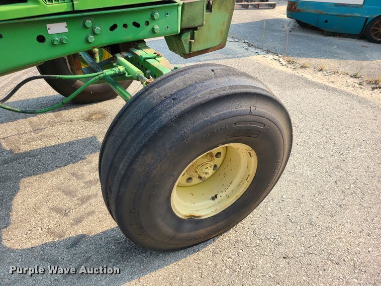 image for item DI6187 1994 John Deere 7200  tractor