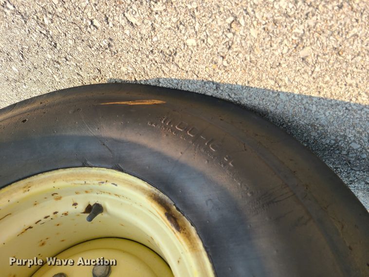 image for item DI6187 1994 John Deere 7200  tractor