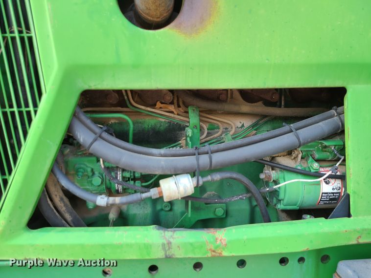 image for item DI6187 1994 John Deere 7200  tractor