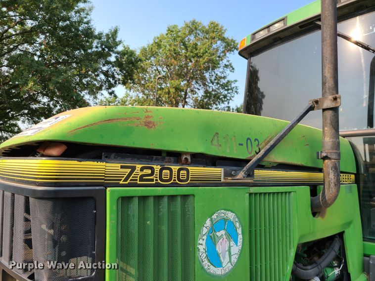 image for item DI6187 1994 John Deere 7200  tractor