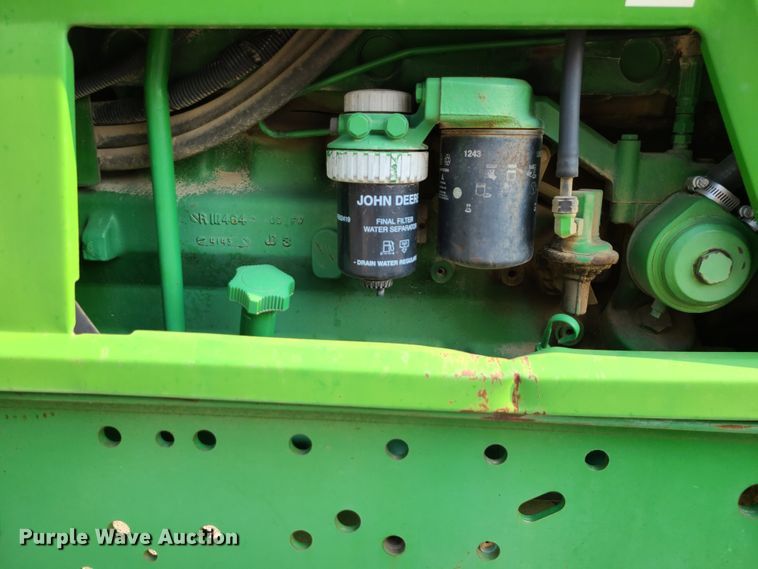 image for item DI6187 1994 John Deere 7200  tractor