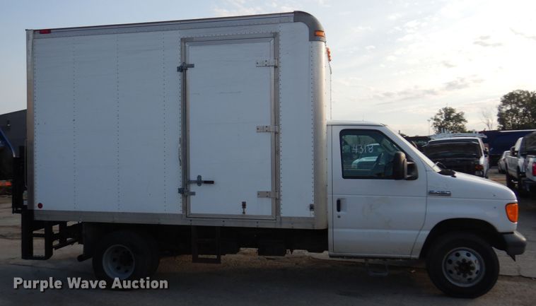 image for item DM5052 2006 Ford E450  box truck