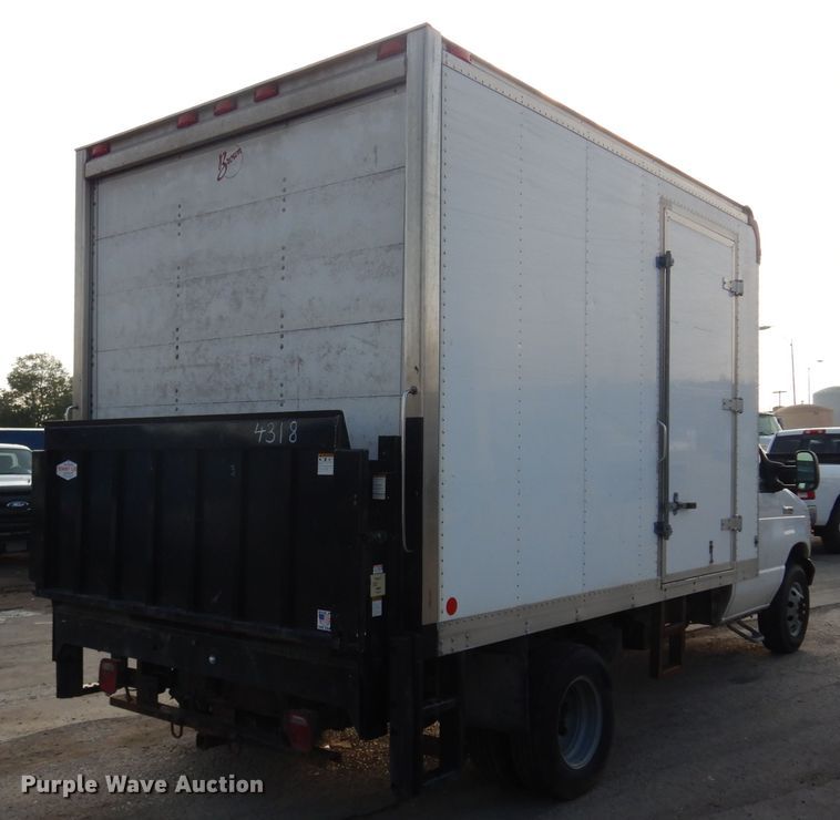 image for item DM5052 2006 Ford E450  box truck
