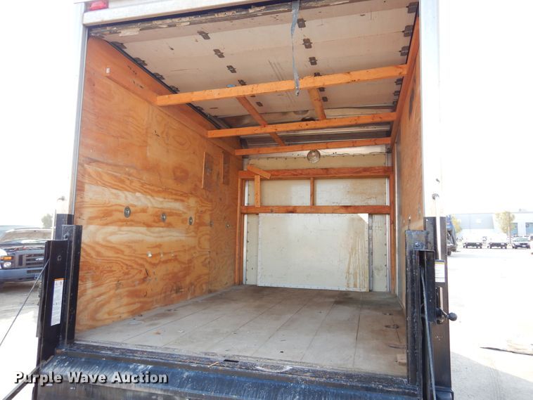 image for item DM5052 2006 Ford E450  box truck