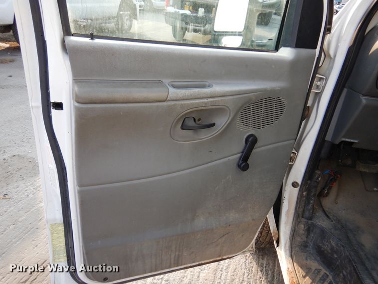 image for item DM5052 2006 Ford E450  box truck