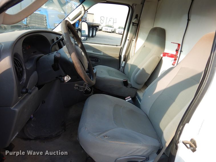 image for item DM5052 2006 Ford E450  box truck