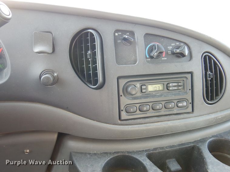 image for item DM5052 2006 Ford E450  box truck