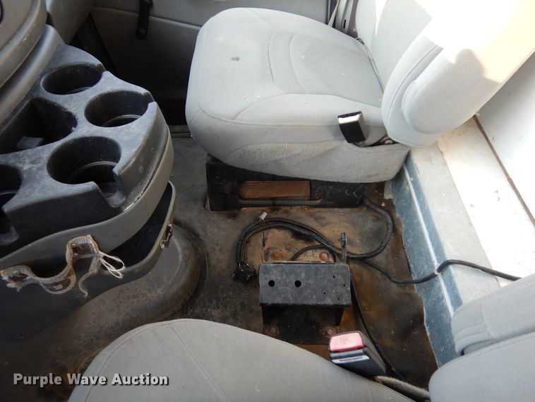 image for item DM5052 2006 Ford E450  box truck