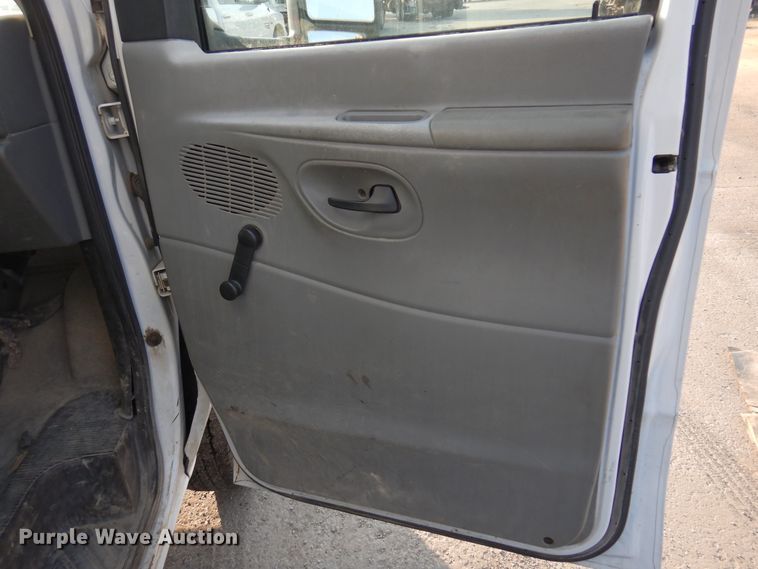 image for item DM5052 2006 Ford E450  box truck